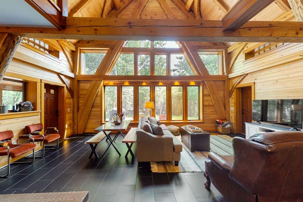 Lazy Lumberjack Cabin - tranquil home with sauna & forested views