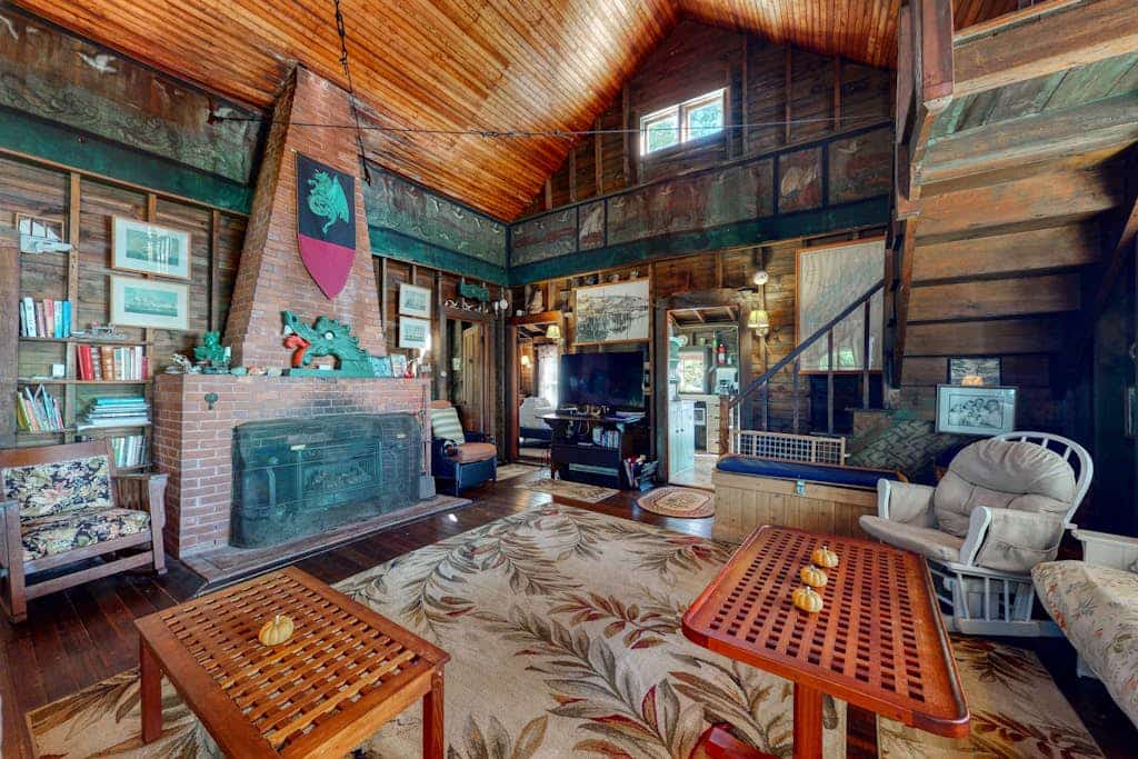 Spacious Waterfront Estate & Cabins W/ Porch, Fireplace, Kayaks & Free WiFi