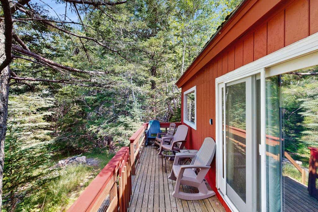 Secluded Sunset Point mountain top cabin, wifi, Dish TV, firepit