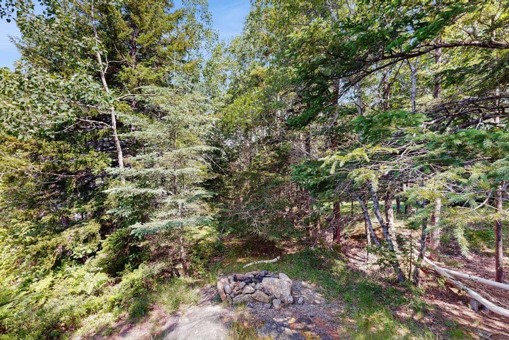 Secluded Sunset Point mountain top cabin, wifi, Dish TV, firepit