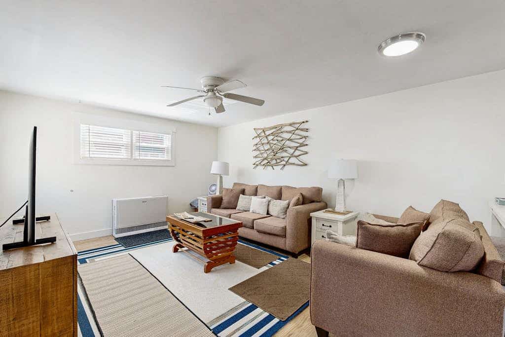 Lobster Trap- Well-located, dog-friendly home - walk to footbridge & Barrett Park