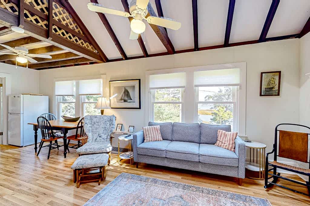 Sea View- Dog-friendly bay view home - water views