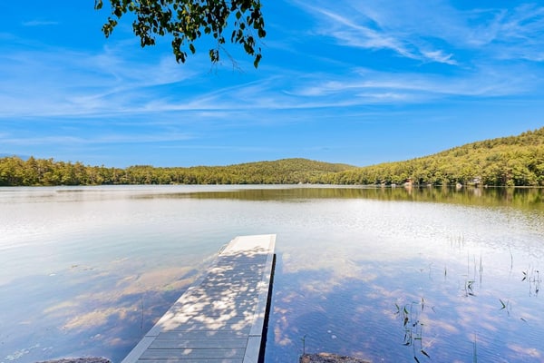 Charming Lakefront Apartment with Deck, Patio and BBQ Grill