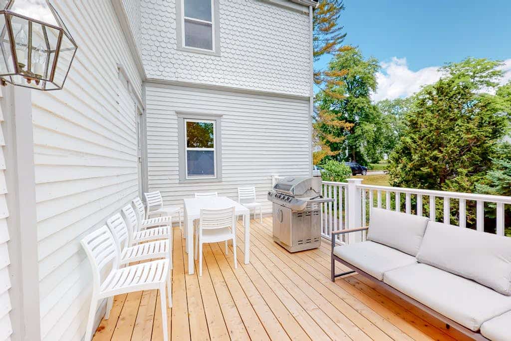 Beautiful home with Ping-Pong, fast WiFi & W/D - walk to dining