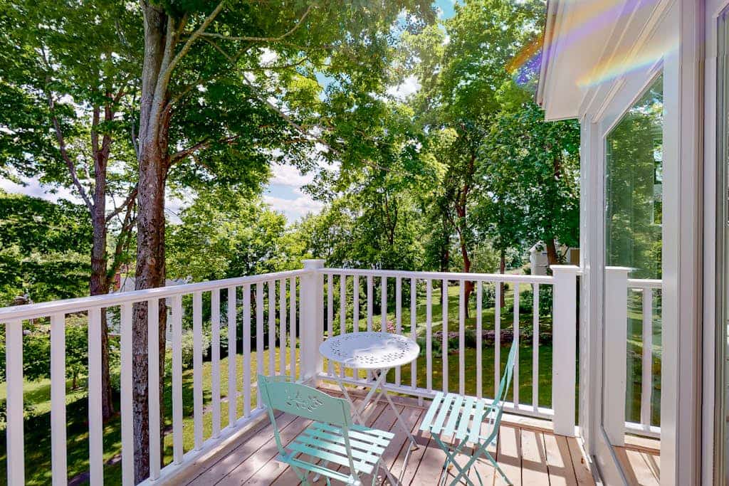 Beautiful home with Ping-Pong, fast WiFi & W/D - walk to dining