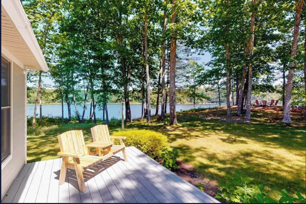 Secluded lakefront home with patio & firepit, fast WiFi, wood stove & W/D