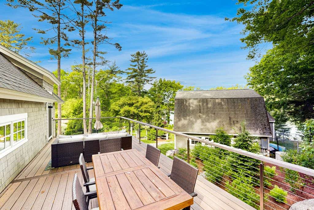 Coveside Carriage House- Brand new apartment with furnished deck, fast WiFi, dock, & water views