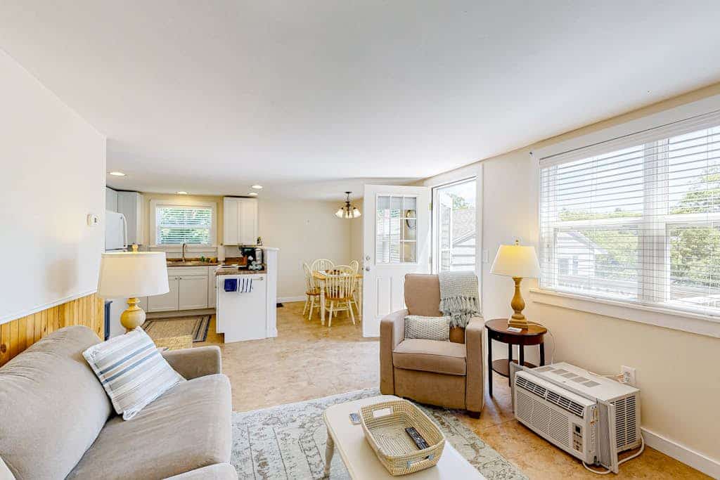 Barrett's Watch Apartment- Oceanfront with deck, views of Lobster Cove & firepit - walk to town