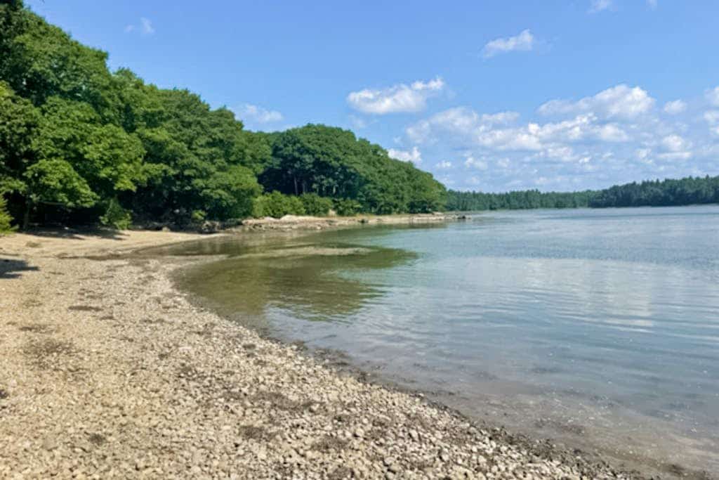 Rising Tide Cottage- Waterfront home on St. George River with private beach & deck - near festivals