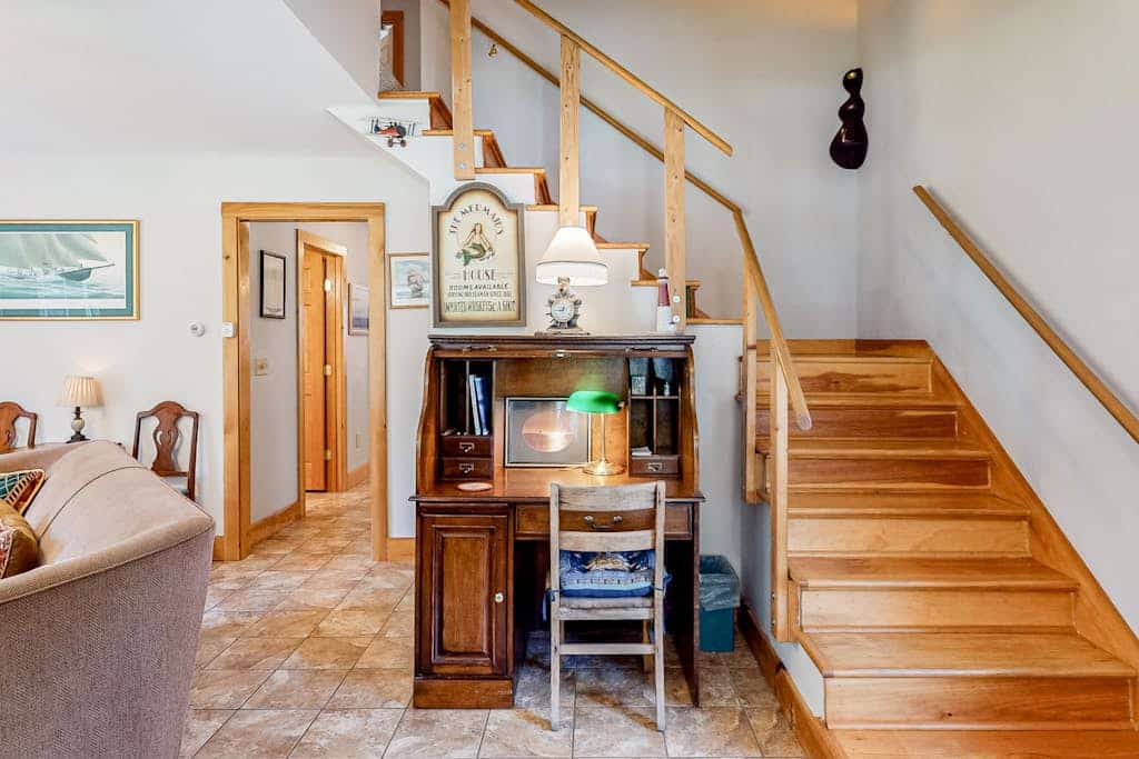Two-story home steps from Laite Beach - stroll to the harbor, 1 dog welcome