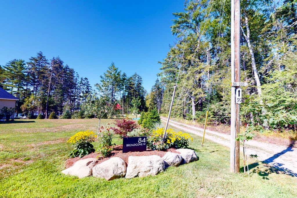 La Vita Semplice- Newly-built waterfront home with fast WiFi, furnished deck, & washer/dryer