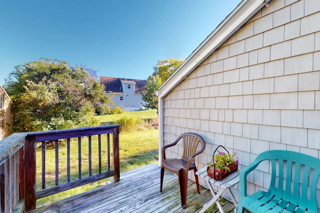Comfortable home near the beach - dog-friendly - full kitchen & washer/dryer
