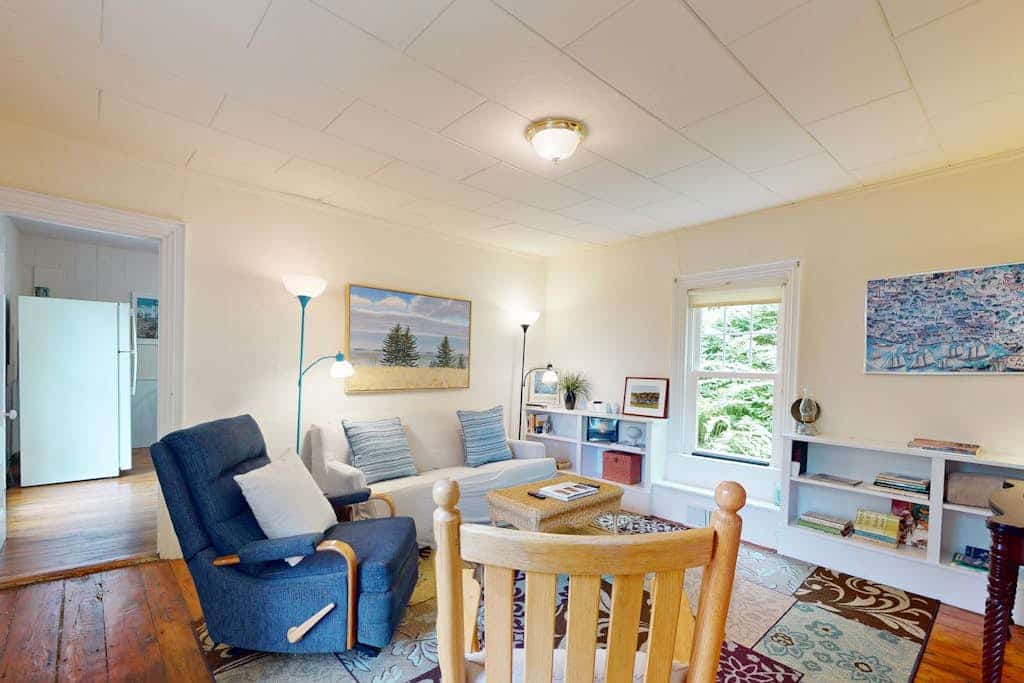 Cozy apartment with harbor view - full kitchen & washer/dryer - walk to water