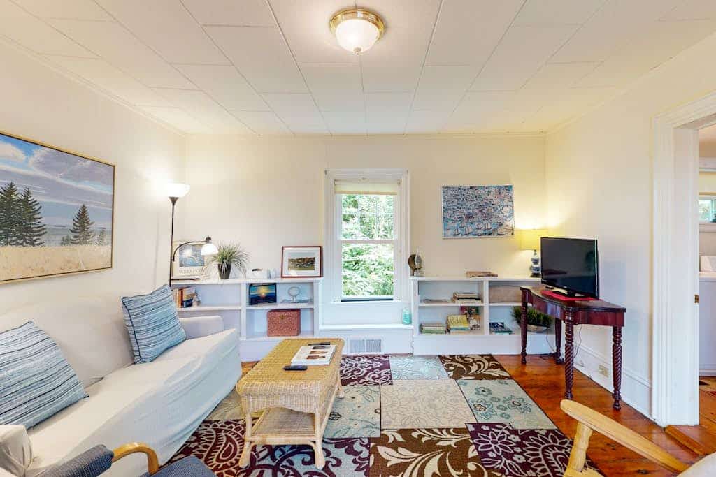 Cozy apartment with harbor view - full kitchen & washer/dryer - walk to water