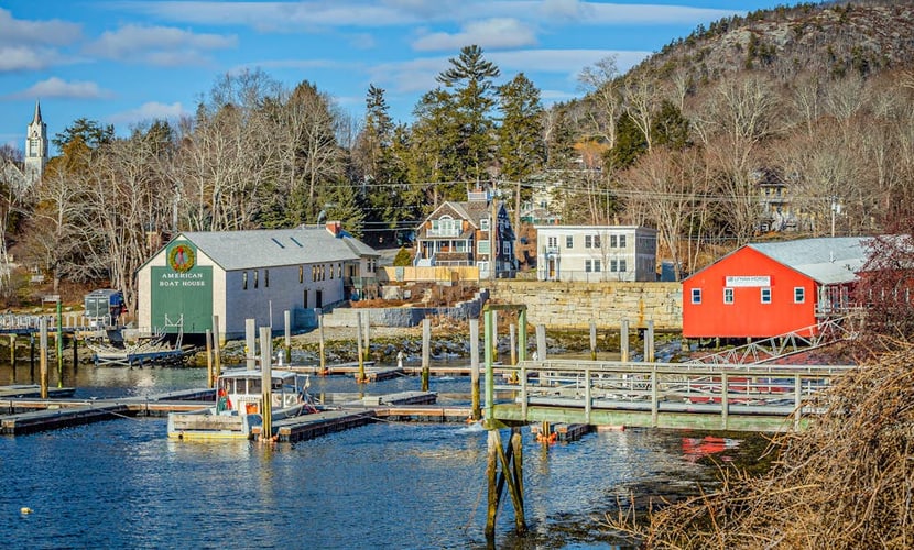 Waterfront Duplex, walkable, harbor views, AC, dog friendly