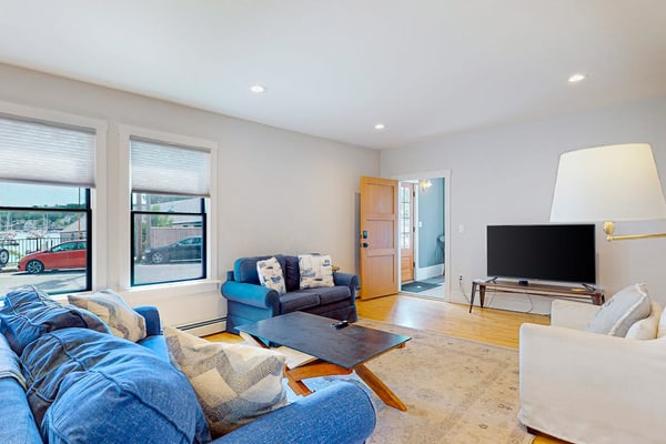 Waterfront Duplex, walkable, harbor views, AC, dog friendly