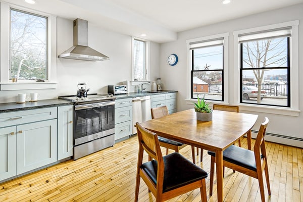Waterfront Duplex, walkable, harbor views, AC, dog friendly