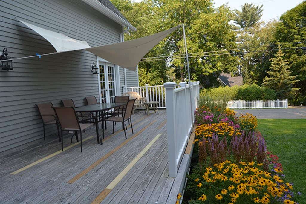 Gorgeous water-view home & attached apartment