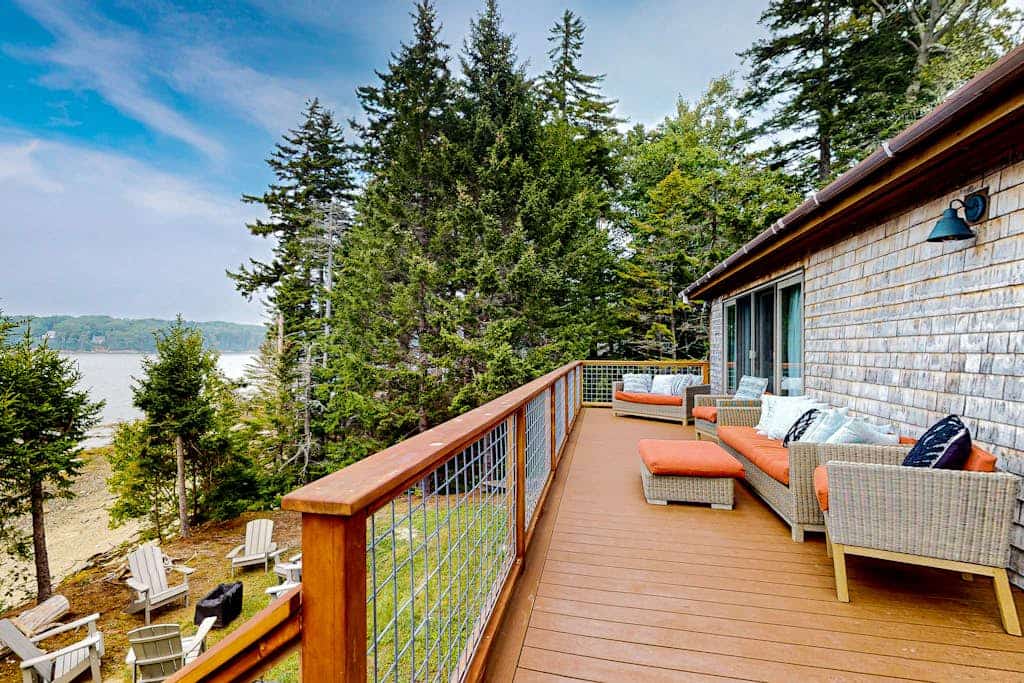 Renovated oceanfront home with stunning view & pebbly beach - snowbird-friendly