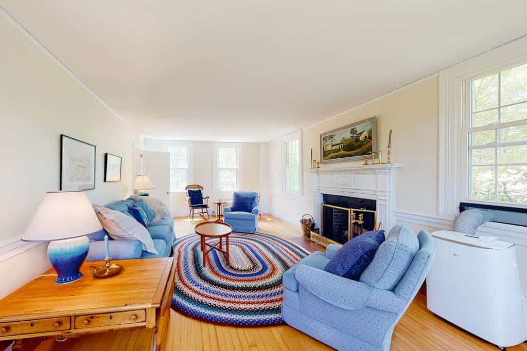 Renovated farmhouse on an acreage with grill, four-bedrooms, & W/D - river views