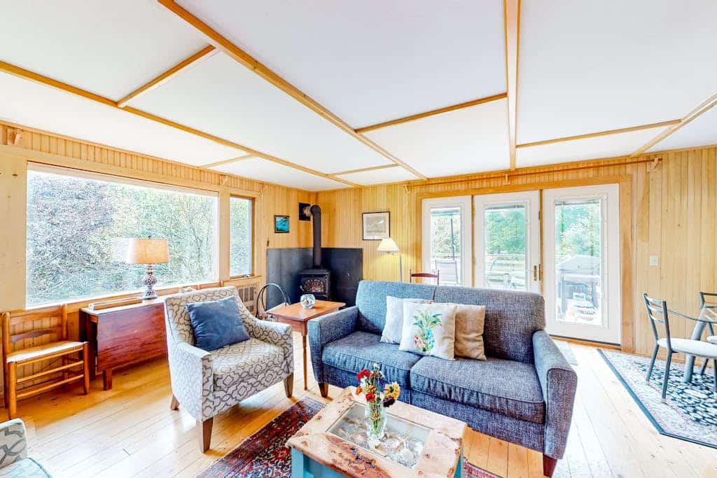 Dog-friendly ocean-view duplex with wood stoves, decks, grills, kitchens, ACs