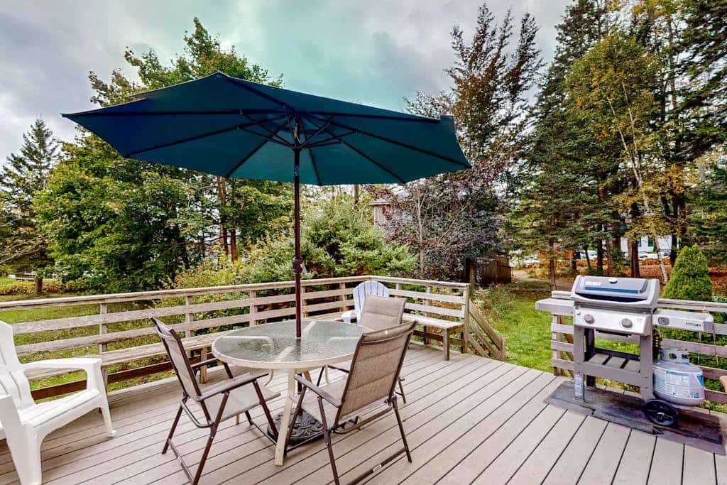Dog-friendly ocean-view home with grill, wood stove, deck, washer/dryer, & AC