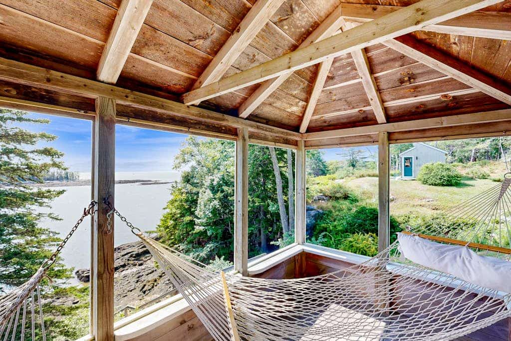 Stunning artist's retreat with ocean view & amazing deck, near Reid State Park