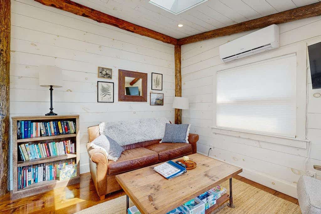 Bay Cabin- Beautifully updated cabin near town & Barrett