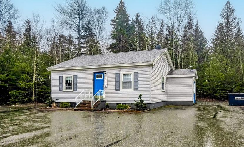 Open layout Maine cottage with washer/dryer & grill - dog-friendly