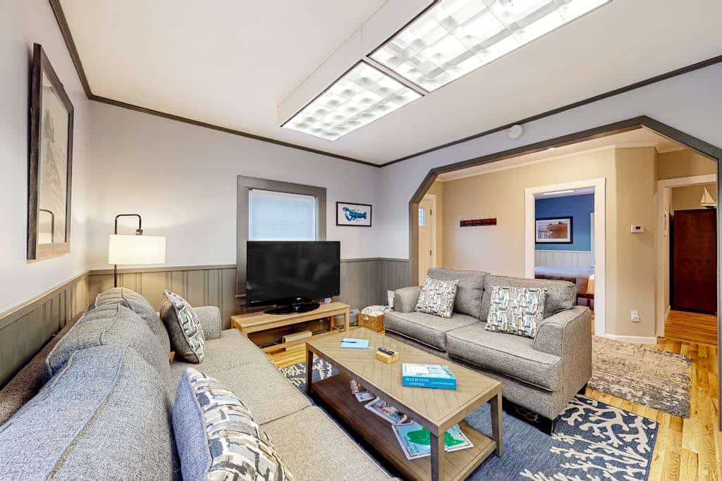 Open layout Maine cottage with washer/dryer & grill - dog-friendly