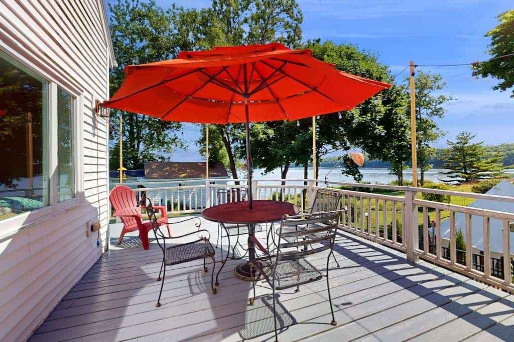 Kennebec View- Charming Cape-style House with Panoramic River Views and Modern Amenities
