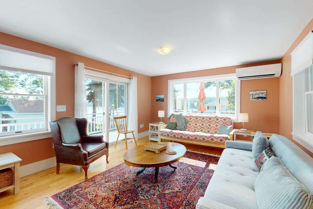Kennebec View- Charming Cape-style House with Panoramic River Views and Modern Amenities