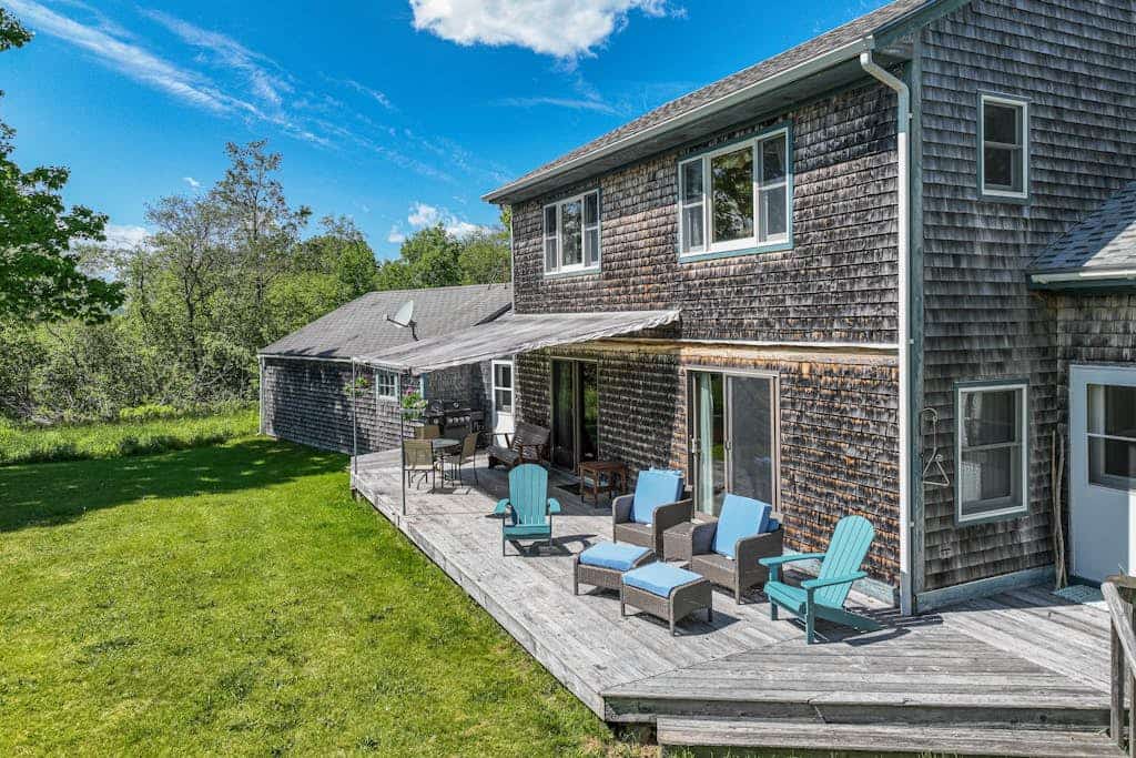 The Creek - Private Waterfront Retreat with Shore Access, Scenic Deck & Dog-Friendly Space