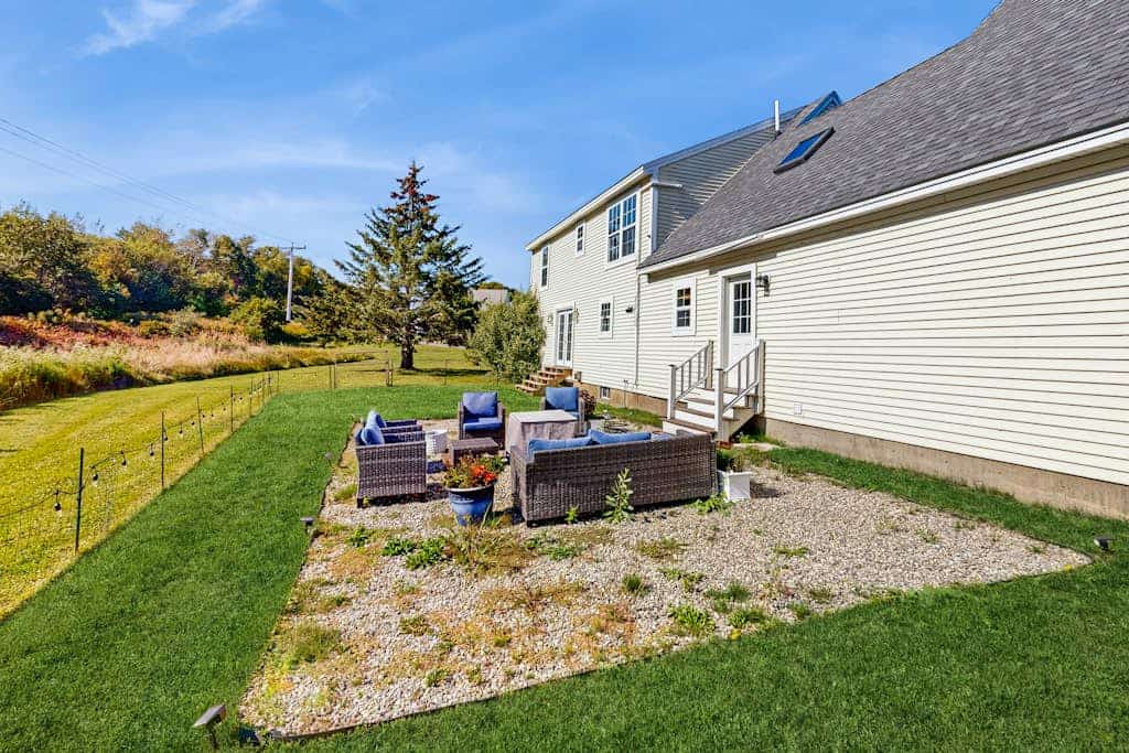 Newly Renovated Charming House with Cozy Fireplace & Outdoor Entertainment Areas