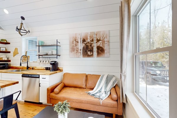 Brand-new dog-friendly home near Hancock Pond with firepit, grill, streaming, AC