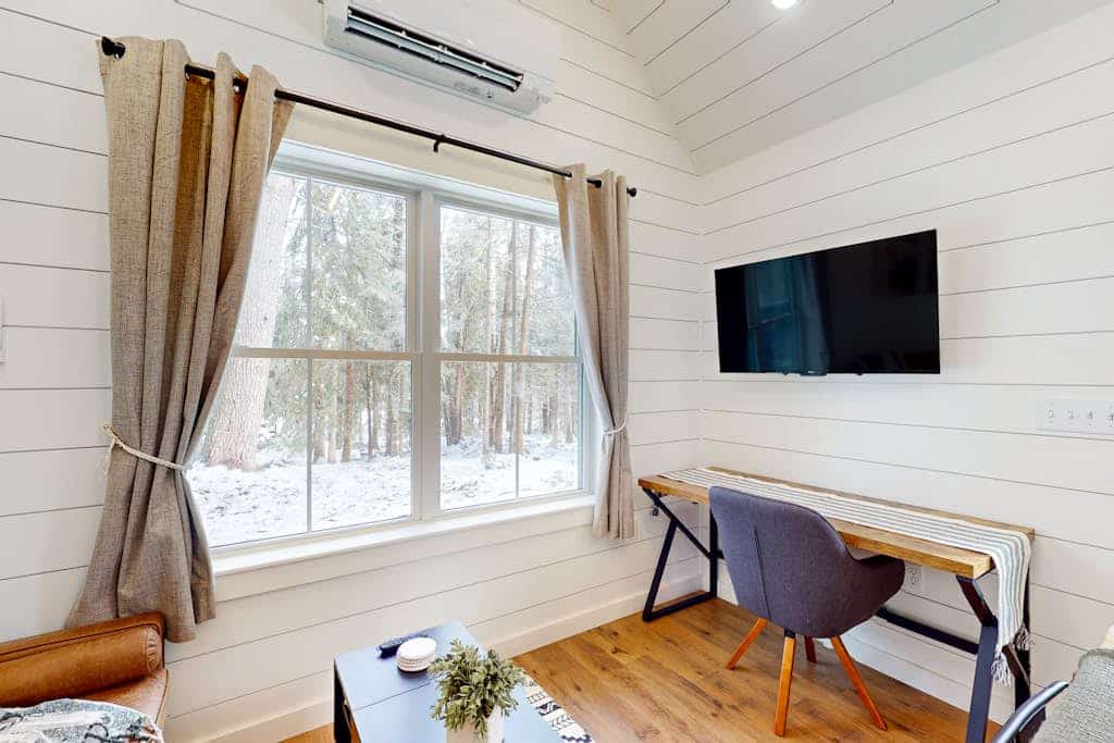 Brand-new dog-friendly home near Hancock Pond with firepit, grill, streaming, AC