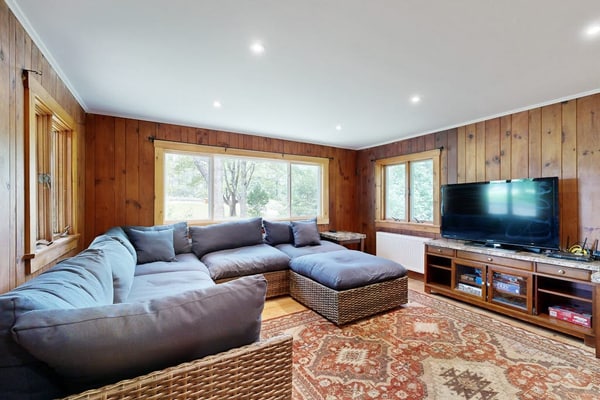 Charming Cottage with Modern Updates, BBQ Grill, and Nearby Attractions