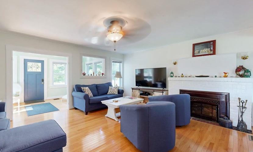 Charming Cottage with Cozy Comfort and Easy Access to Outdoor Adventures
