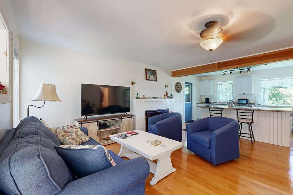 Charming Cottage with Cozy Comfort and Easy Access to Outdoor Adventures