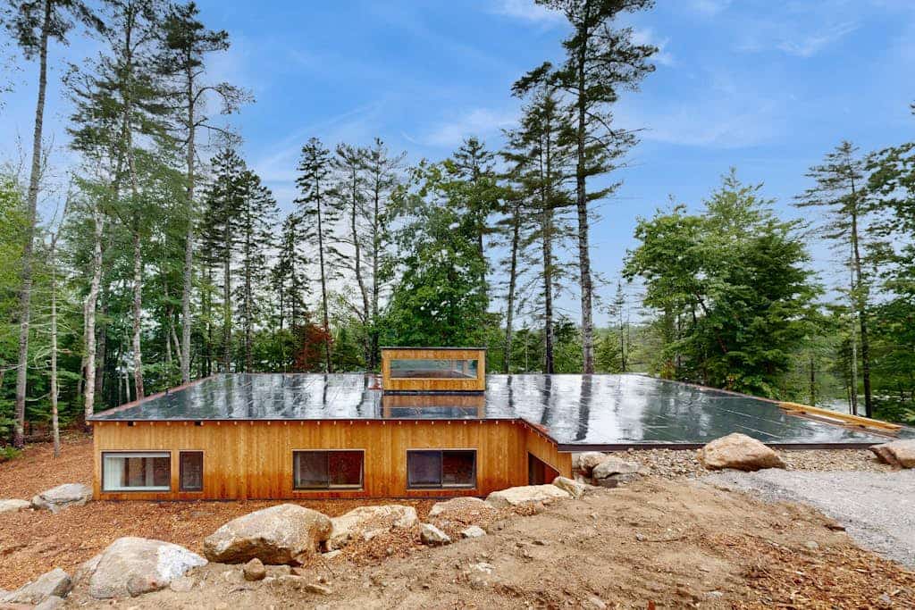 Idyllic lakeside house with outdoor sauna, patio and firepit