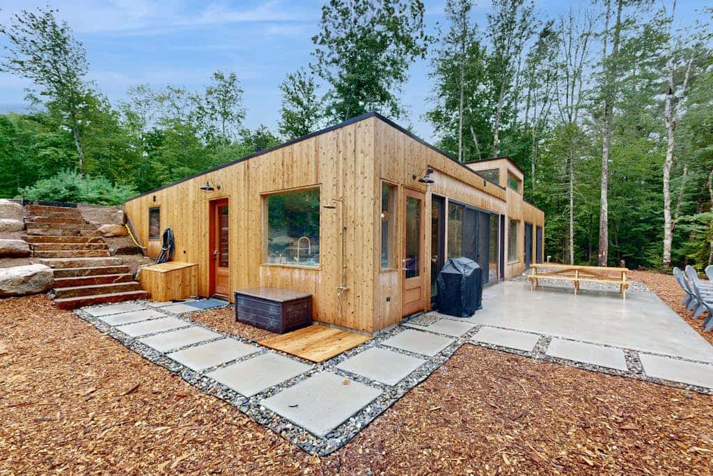 Idyllic lakeside house with outdoor sauna, patio and firepit