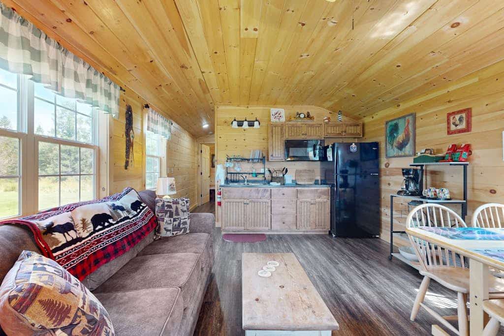 Cozy Cabin with Ocean and Mountain Views, Free Internet