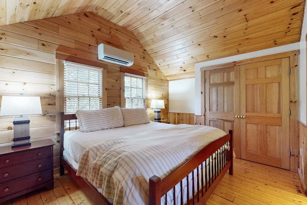 Bear Cub Cabin 70