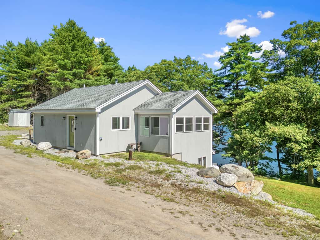 Hunt Acres Grey Cottage- Lakefront Cottage w/ Stunning Views, Deck, BBQ Grill, and Outdoor Firepit