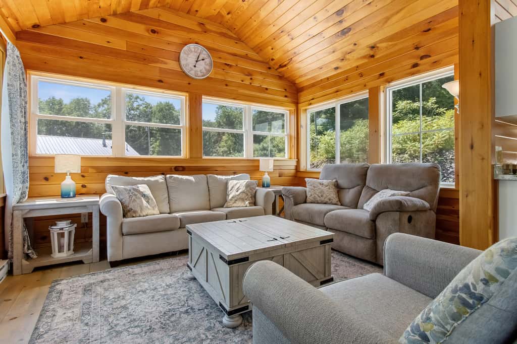 Hunt Acres Grey Cottage