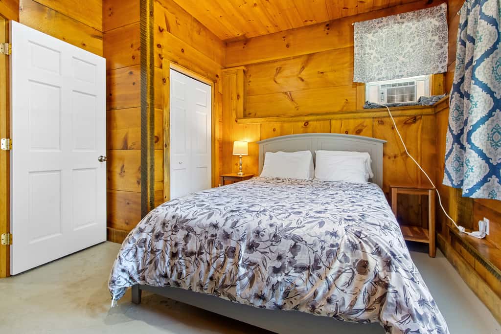 Hunt Acres Grey Cottage