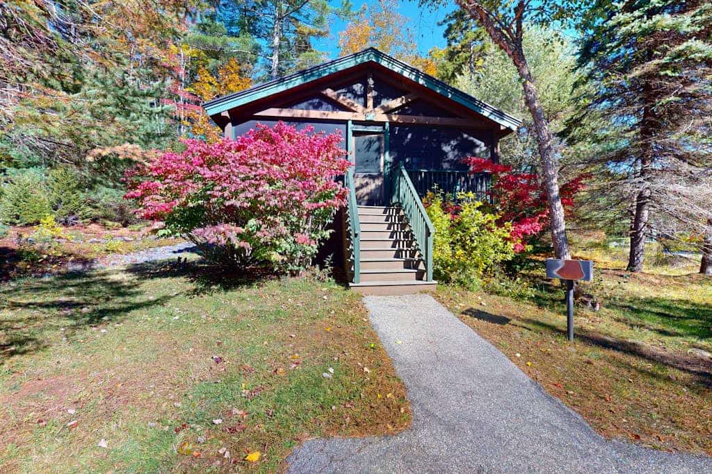Dog-friendly cabin retreat with kitchen, firepit, hiking & outdoor fun