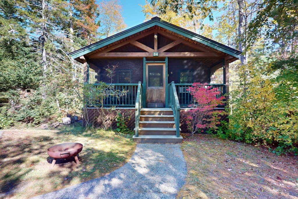 Robin Cabin 84