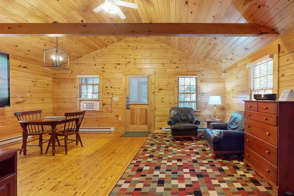 Robin Cabin 84