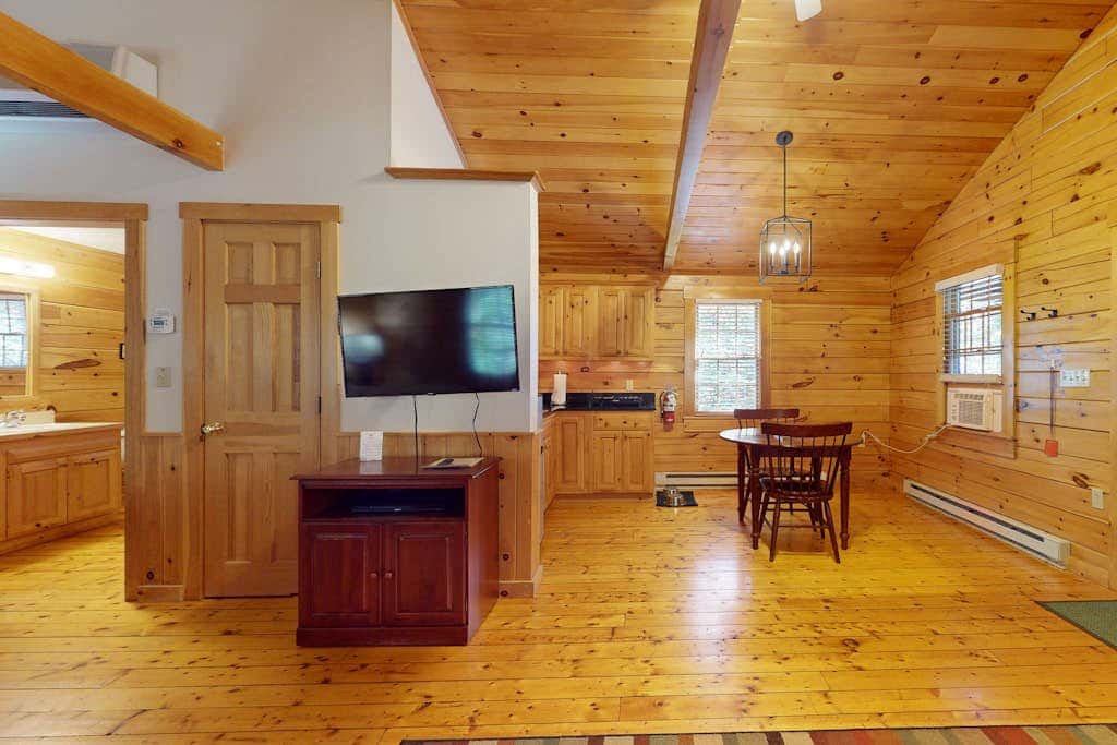 Robin Cabin 84